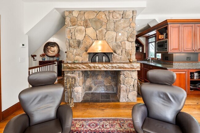 Building Photo - 100 Summer St