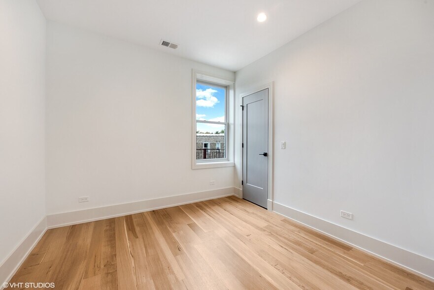 Bed 3 - 1508 W Addison St