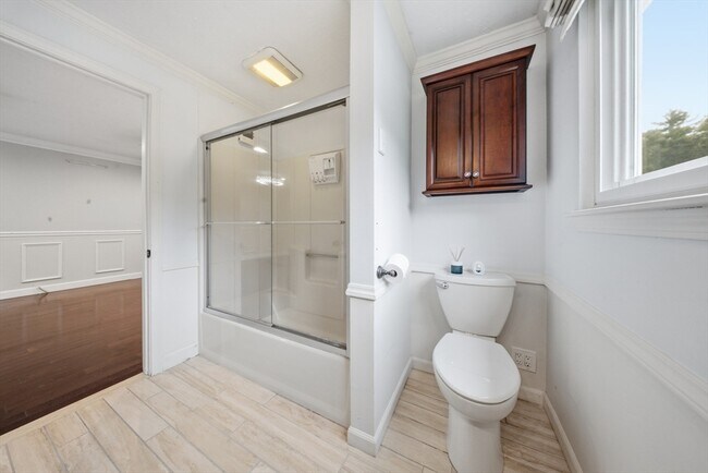 Building Photo - 7 Sherborne Cir