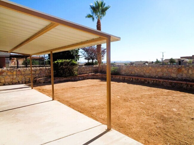 Building Photo - Adorable Single Level Eastside Home With Evaporative Air Located In Quiet Neighborhood