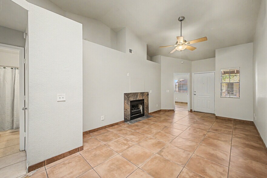 Building Photo - 170 E Guadalupe Rd