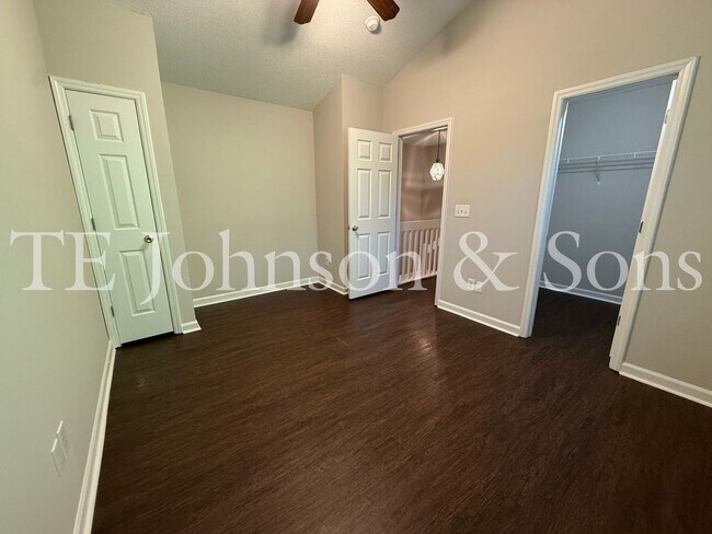 Building Photo - 3355 Kensington Pl