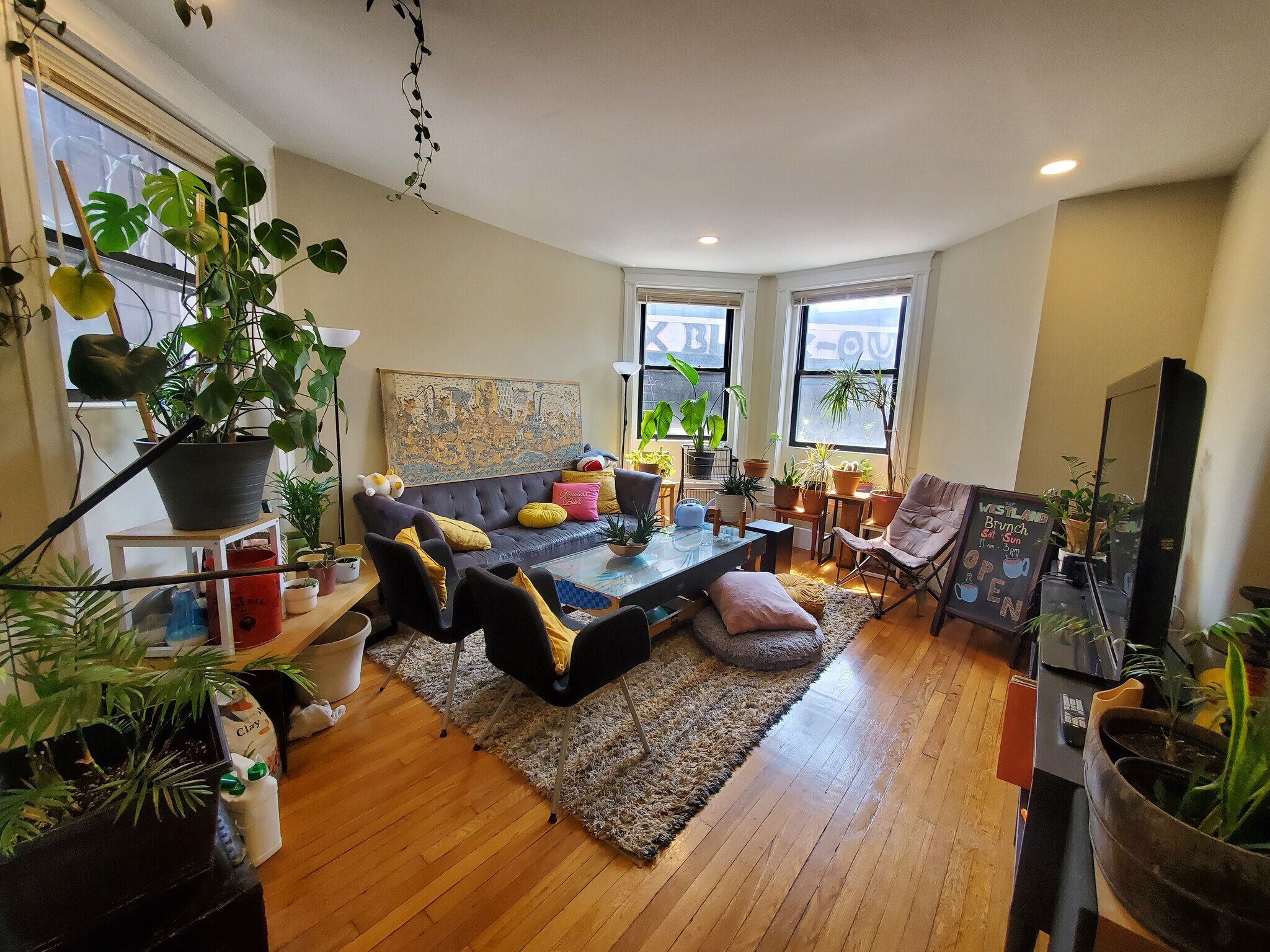 Building Photo - 1914 Beacon St