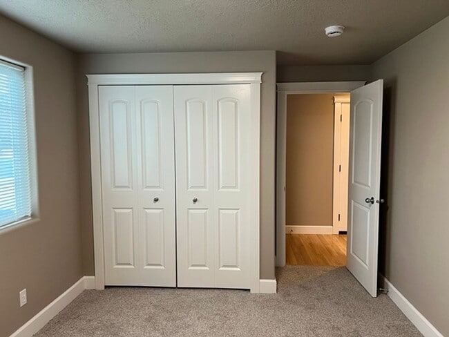 Building Photo - 3Bd/2Ba Single Story House - Available to View!