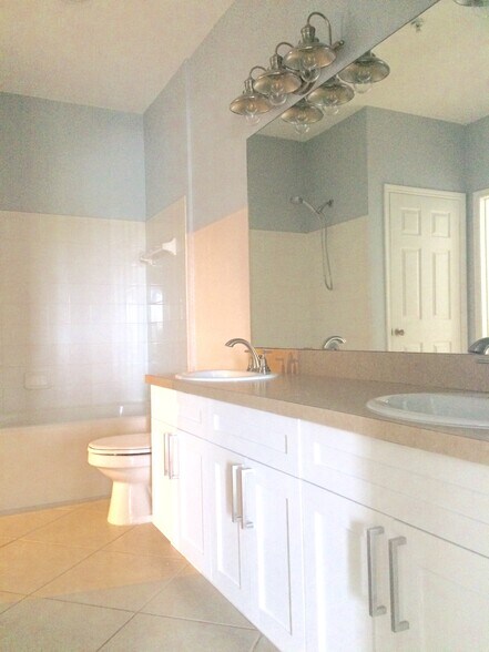 Building Photo - 4345 Bayside Village Dr