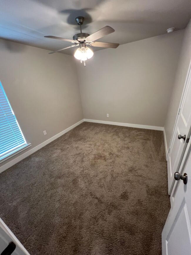 Building Photo - Lubbock Cooper ISD 3 Bedroom/2 Bathroom AV...