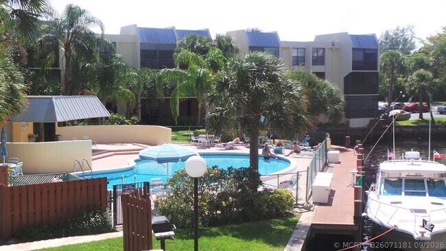 Building Photo - 17 Royal Palm Way