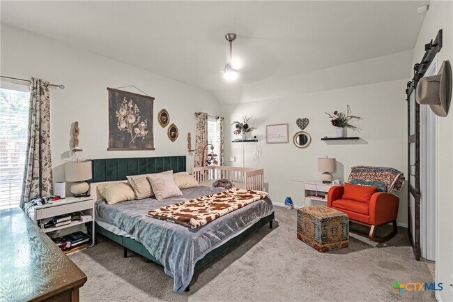 Building Photo - 606 Lantana St