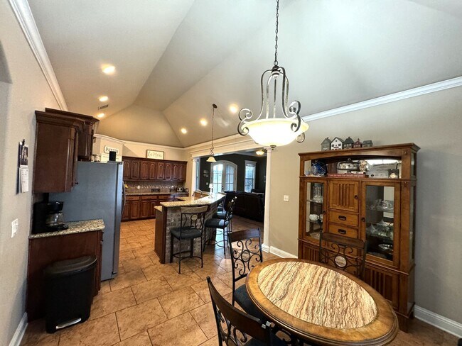 Building Photo - 304 Boulder Dr