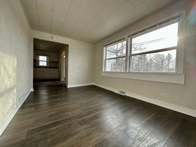Building Photo - Charming 2 Bedroom 1 Bath Single Family Home!