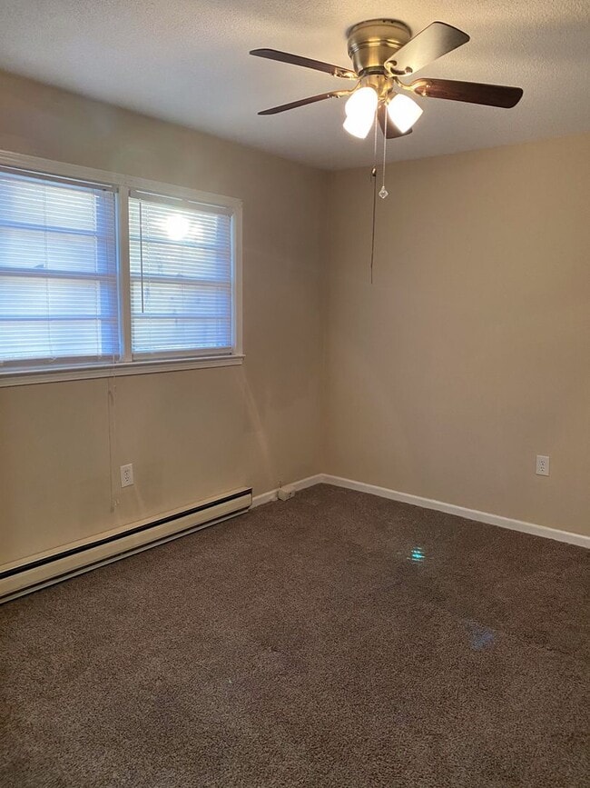 Building Photo - 220 Vickery Dr