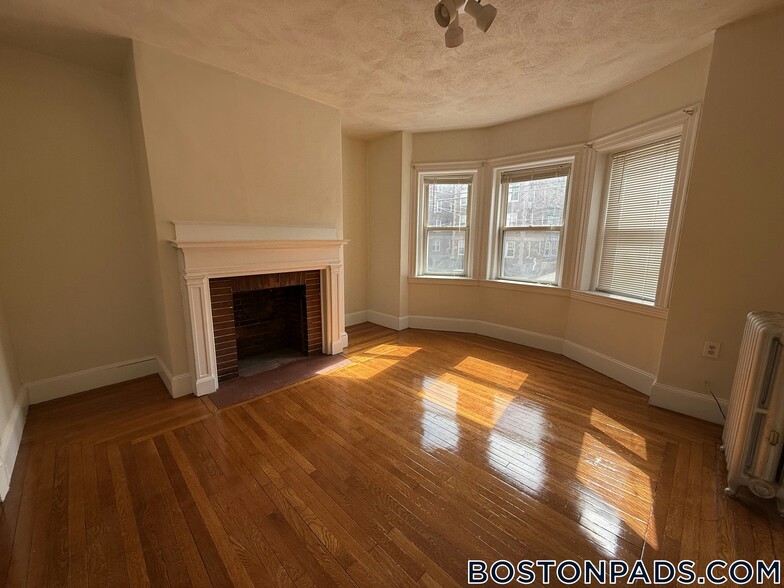 Building Photo - 163 Summer St