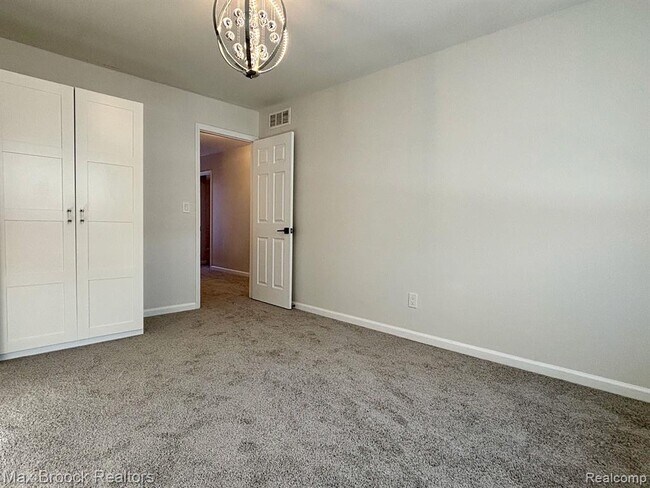 Building Photo - 5238 Brett Ct