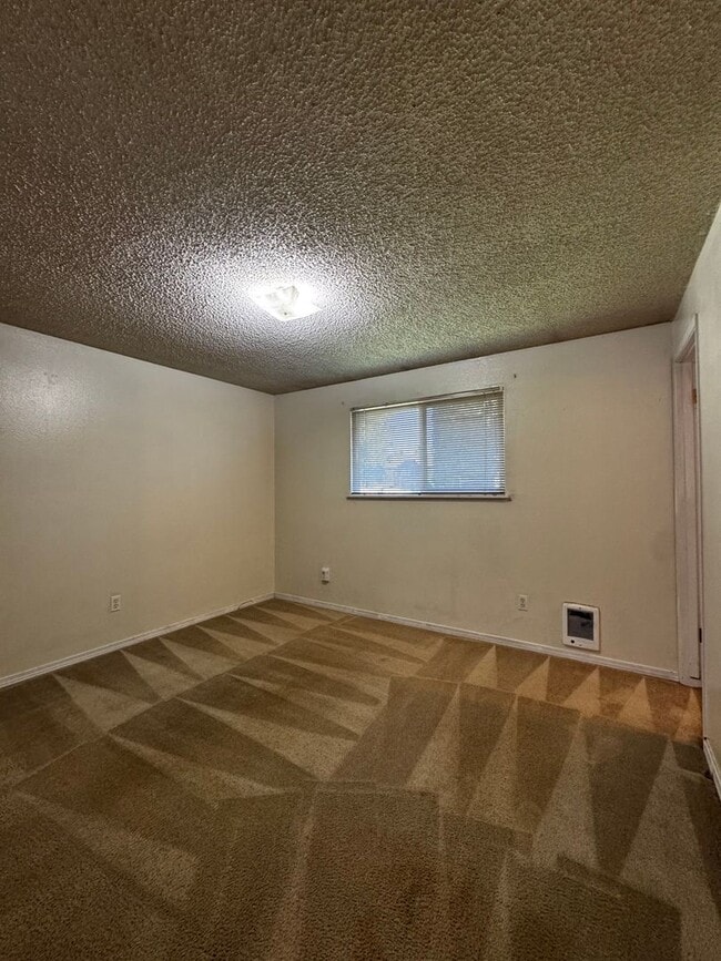 Building Photo - 1806 Parklane Ave