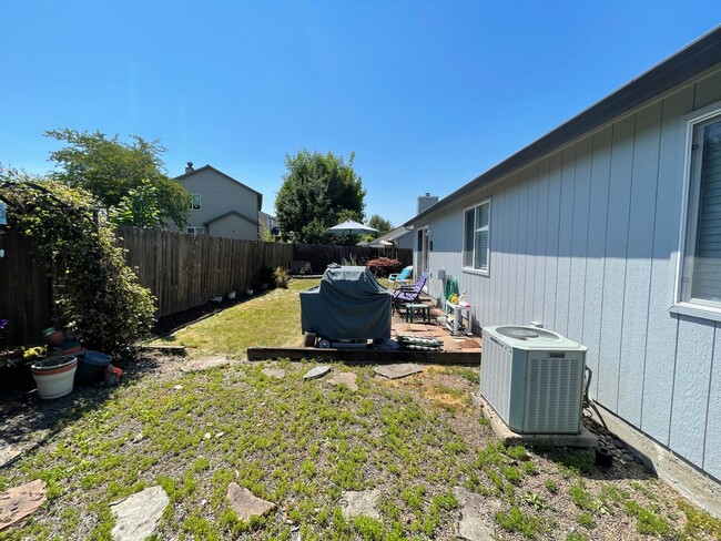 Building Photo - 3-Bedroom Home in Beaverton!