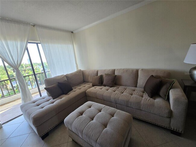 Building Photo - 350 S Polk Dr