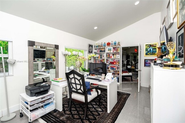 Building Photo - 1360 SW 16th St