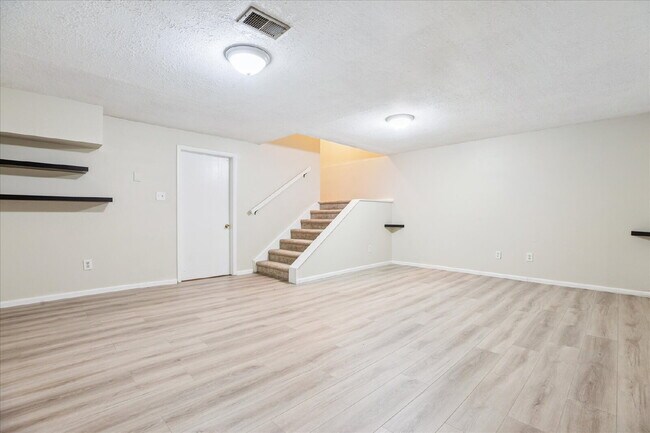 Building Photo - Pet-friendly 2 bed/2.5 bath Lakewood townhome - Available Now!