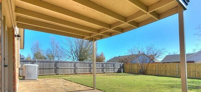 Building Photo - This Beautiful 2 story has all the updates, including granite, luxury vinyl plank, new cabinets ,...