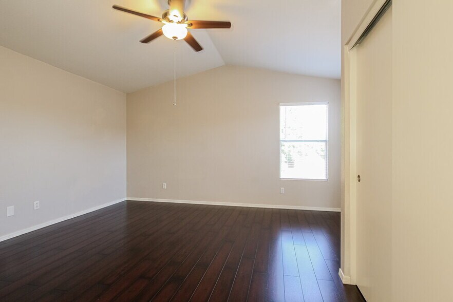 Building Photo - 116 W Monona Dr