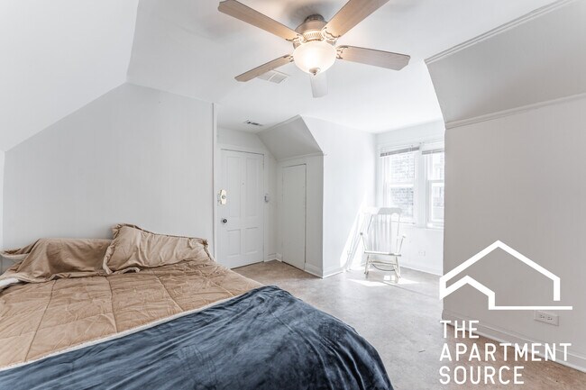 Building Photo - 3916 N Ashland Ave