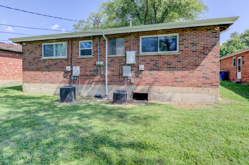 Building Photo - 10760 Tropic Dr