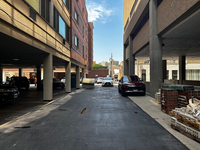 Building Photo - 1516 Hinman Ave