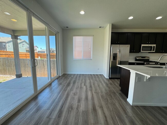 Building Photo - Newer 3 Bedroom plus loft in Paint Brush Hills