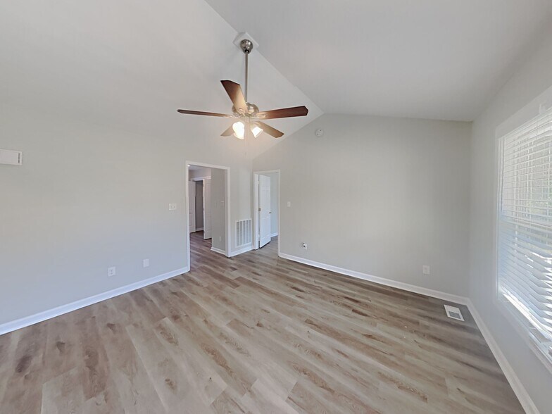 Building Photo - 128 Lippizanner Pl