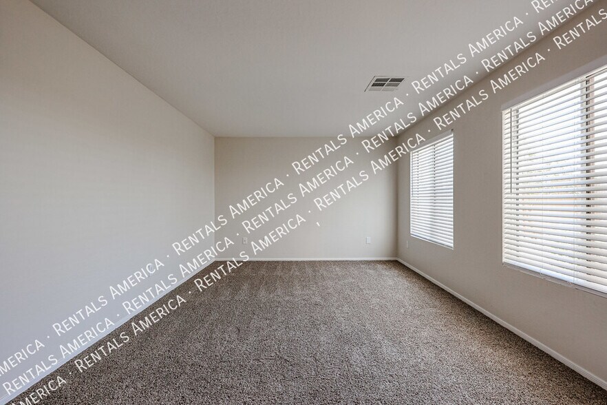 Building Photo - 9233 E Neville Ave