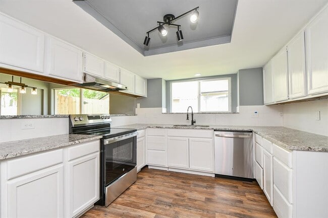 Building Photo - 17022 Quail Park Dr