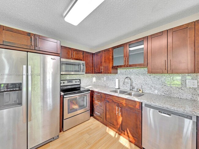 Building Photo - 9451 Evergreen Pl