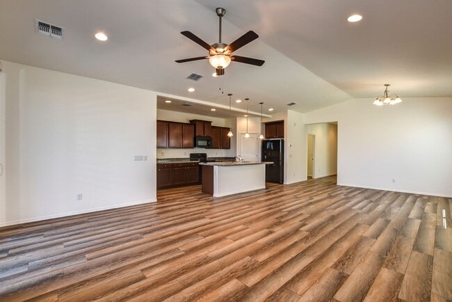 Building Photo - Beautiful home in Saddlewood