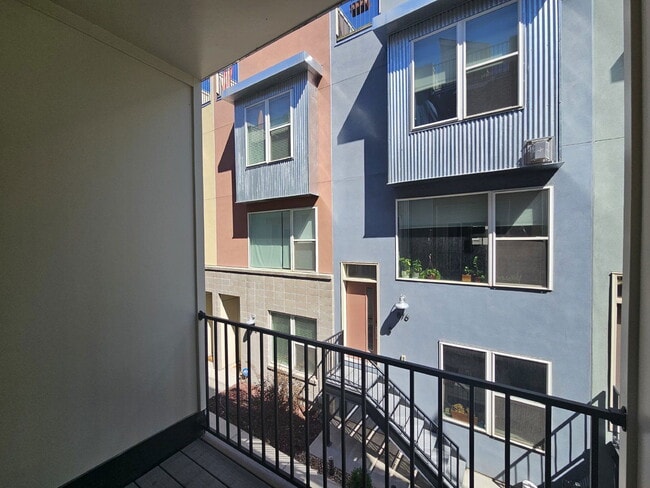 Building Photo - 868 Kalamath St