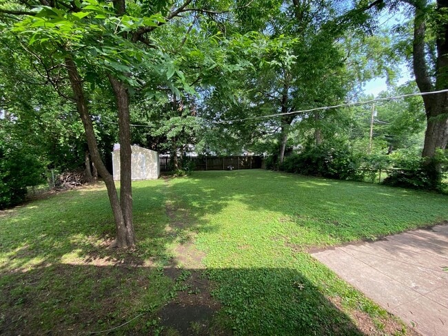 Building Photo - Brookside Charm!!