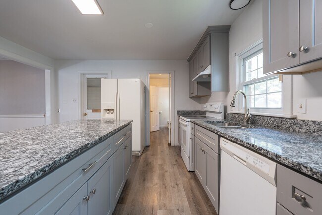 Building Photo - MOVE IN READY 4 Bedroom in Western Branch!