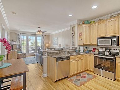 Building Photo - This exquisite condo boasts breathtaking o...