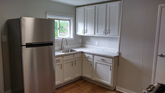 Building Photo - 441 Orwell Way