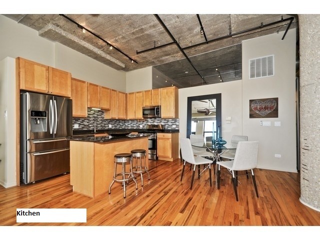 Kitchen - 758 N Larrabee St