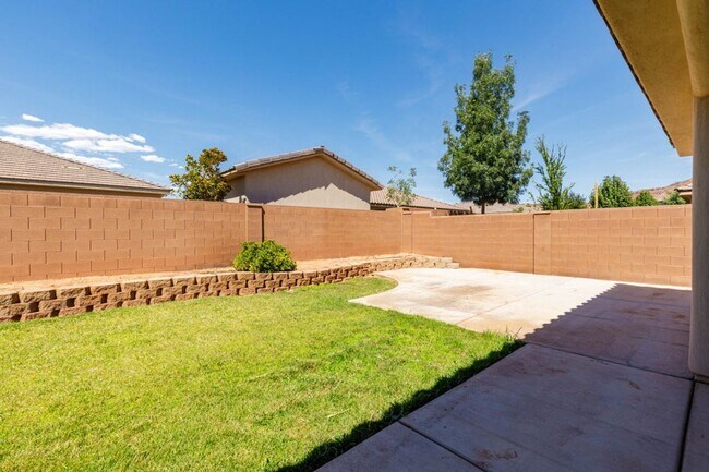 Building Photo - Beautiful 4 Bedroom Home!