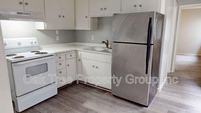 Building Photo - 1648 Russell St