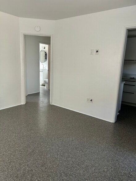 Building Photo - 3666 Villa Ter
