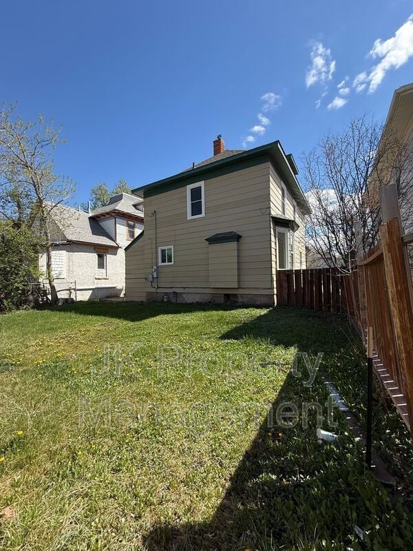 Building Photo - 913 5th Ave N