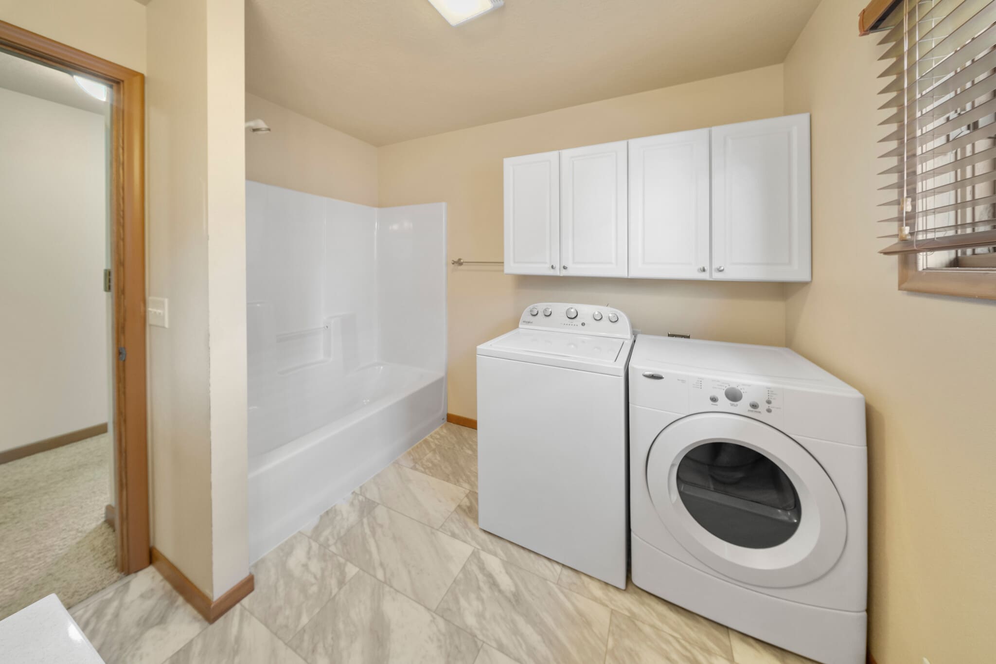 Main bathroom with laundry - 2405 W 28th St