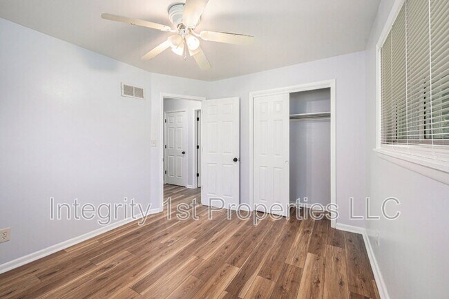 Building Photo - 4202 N Askew Ave