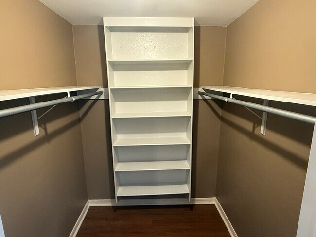 Building Photo - 304 Patriot Cir