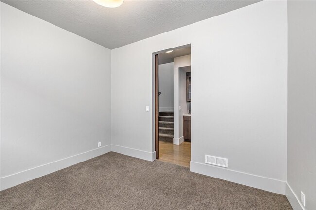 Building Photo - 2758 S Honeycomb Way