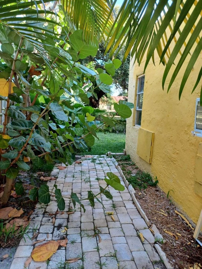 Building Photo - 510 Evergreen Dr