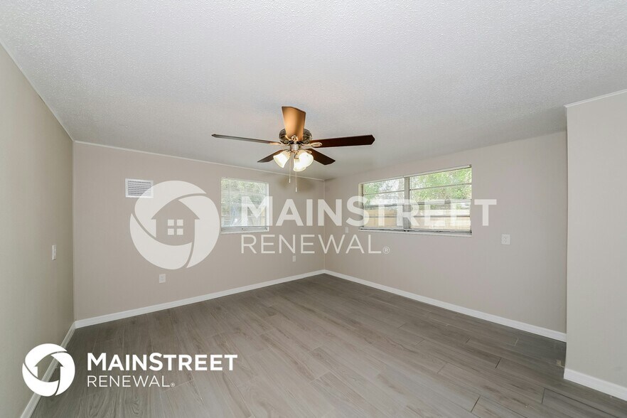 Building Photo - 703 59th Ave Terrace W