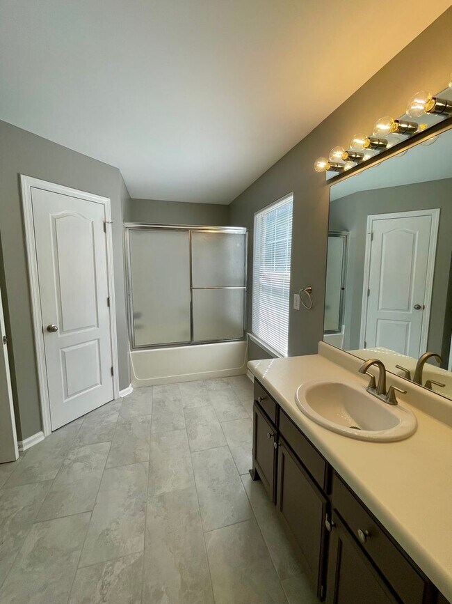 Building Photo - Beautiful 3 bedroom home in Hampton